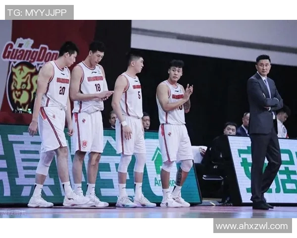 2016年CBA季后赛广东队与深圳队激战回顾与精彩瞬间分析