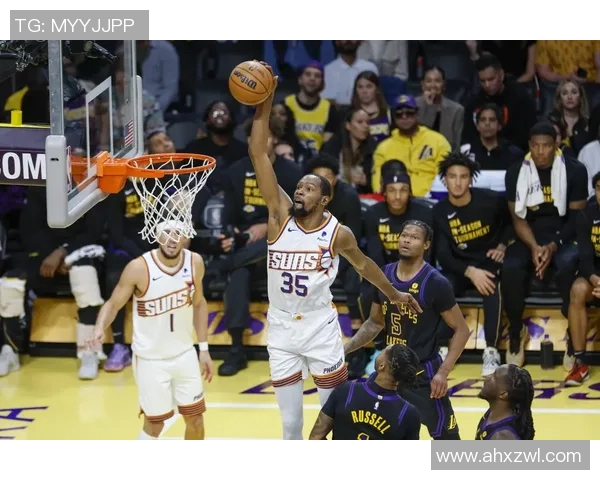 2006年湖人与太阳的激烈对决回顾与赛季精彩瞬间分析