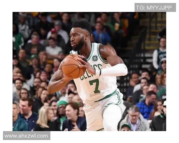 杰伦布朗在NBA赛场上的成长与挑战解析