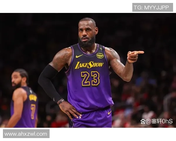 湖人逆转雷霆之战回顾：詹姆斯与队友的精彩表现与战术解析